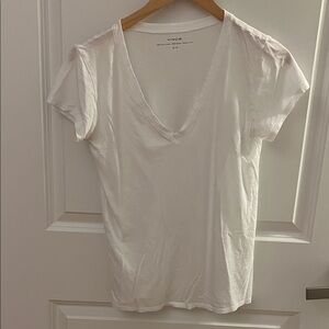 Vince Women's white V-Neck Tee